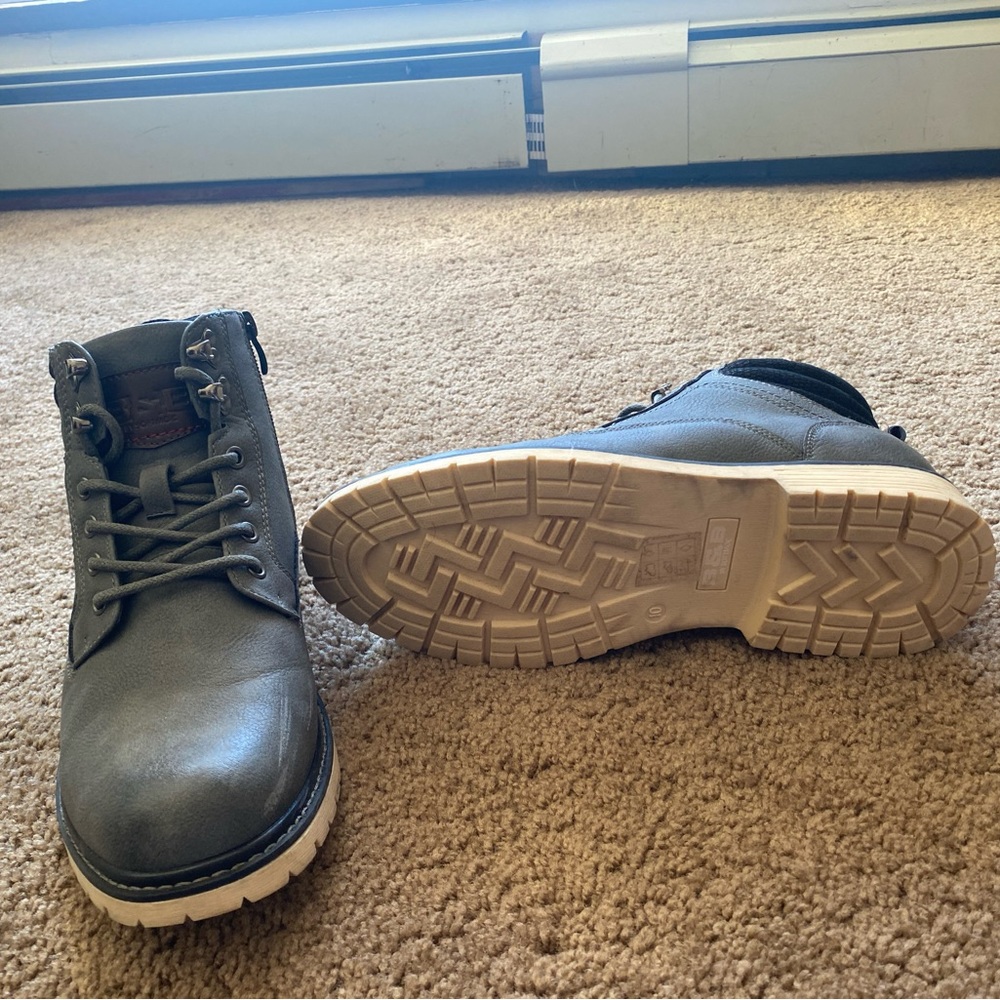 Boots new only used one time